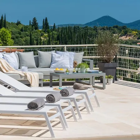 Magnolia Vila *